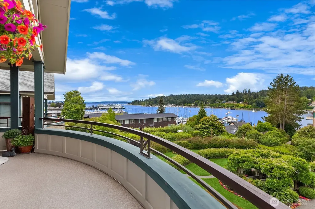 450 Wood Avenue SW Bainbridge Island WA 98110