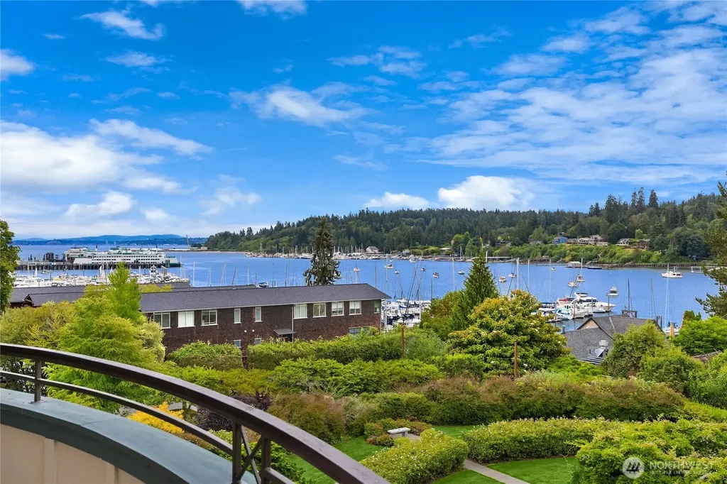 450 Wood Avenue SW Bainbridge Island WA 98110