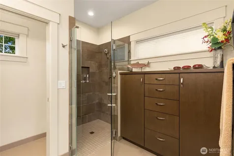 450 Wood Avenue SW Bainbridge Island WA 98110