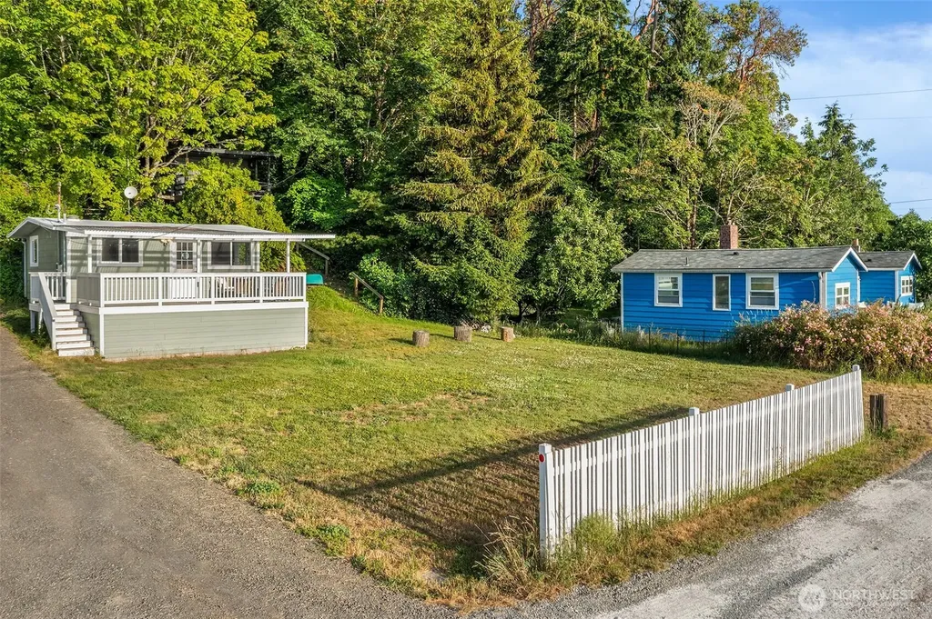 27830 Manzanita Beach Road SW Vashon WA 98070