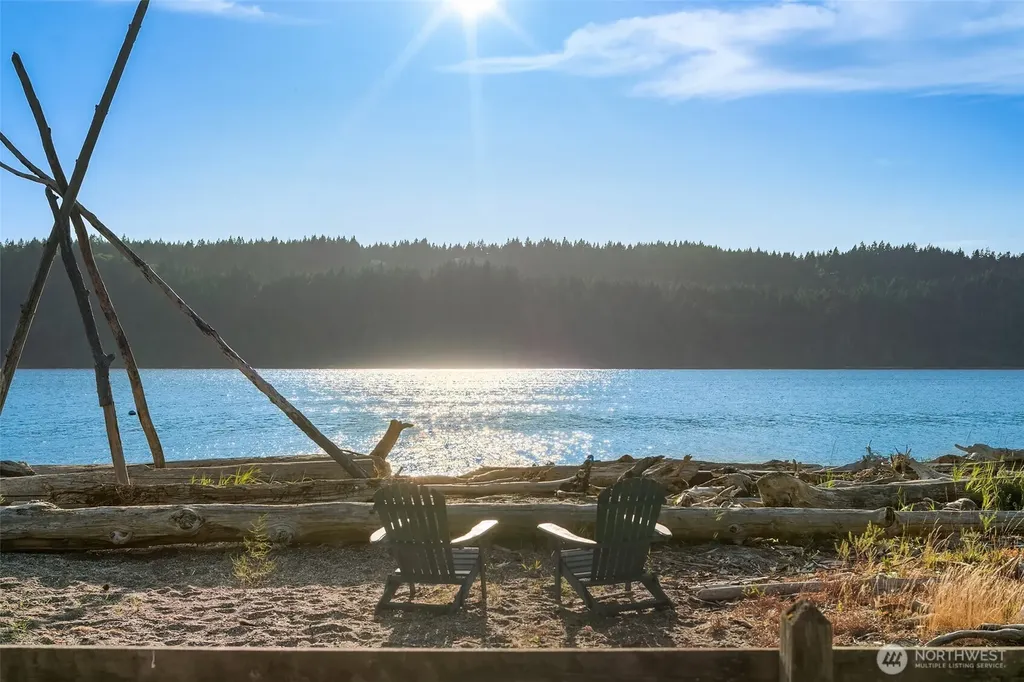 27830 Manzanita Beach Road SW Vashon WA 98070