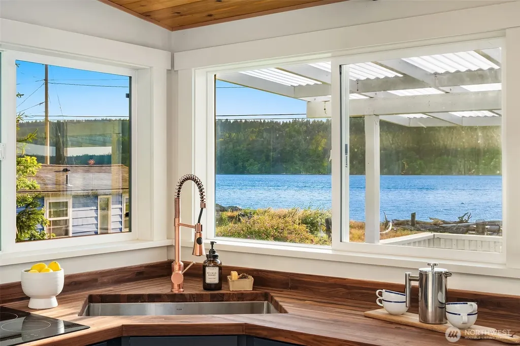 27830 Manzanita Beach Road SW Vashon WA 98070