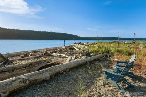 27830 Manzanita Beach Road SW Vashon WA 98070