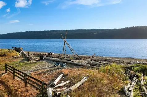 27830 Manzanita Beach Road SW Vashon WA 98070