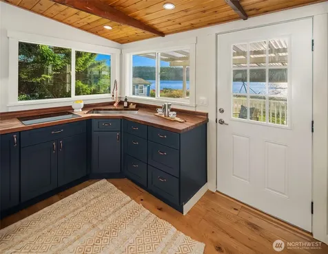 27830 Manzanita Beach Road SW Vashon WA 98070