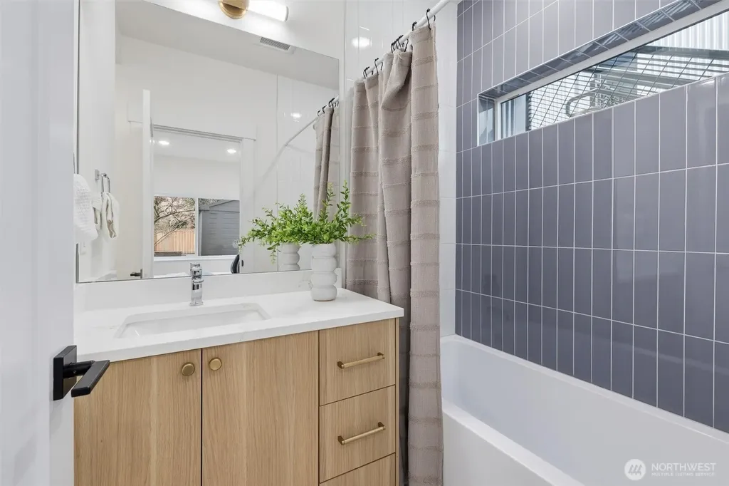 2016 Fairview Avenue E Seattle WA 98102