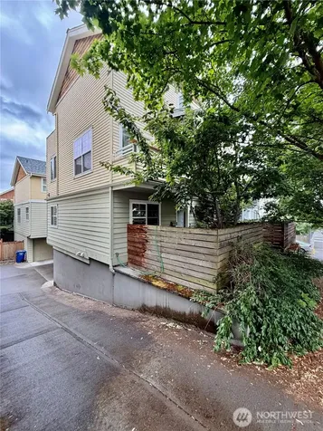 9216 Stone Ave N Seattle WA 98103