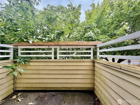9216 Stone Ave N Seattle WA 98103