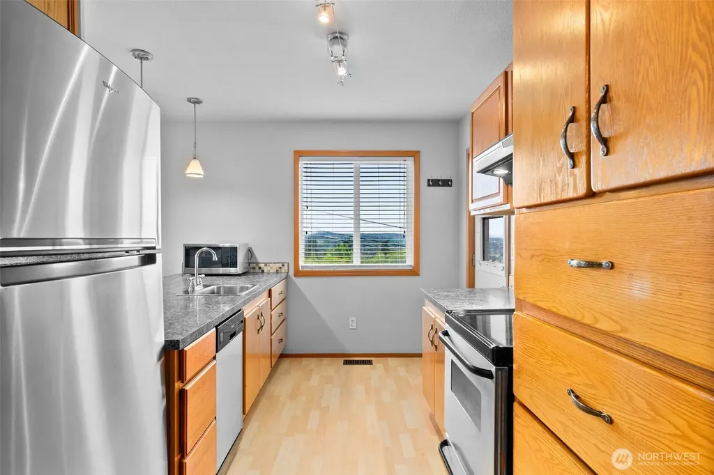 2025 5th Street SE Puyallup WA 98372