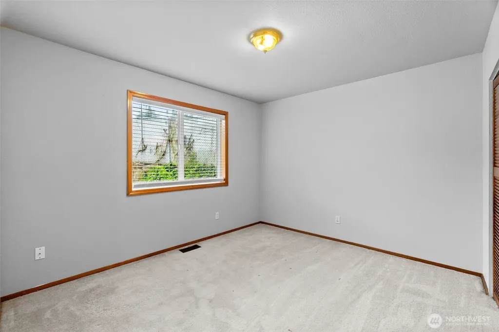 2025 5th Street SE Puyallup WA 98372