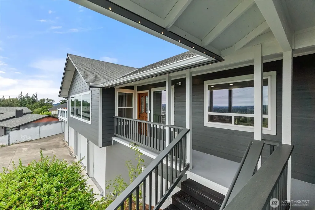 2025 5th Street SE Puyallup WA 98372