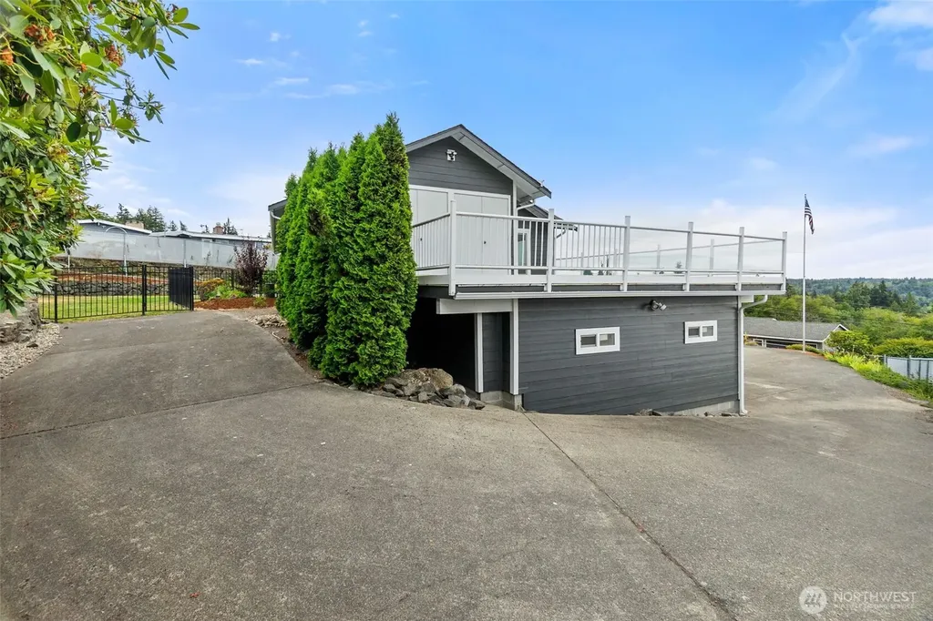 2025 5th Street SE Puyallup WA 98372