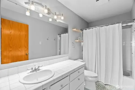 2025 5th Street SE Puyallup WA 98372