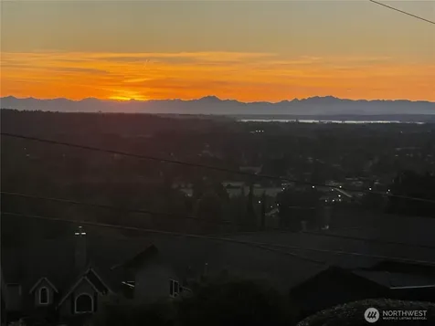 2025 5th Street SE Puyallup WA 98372