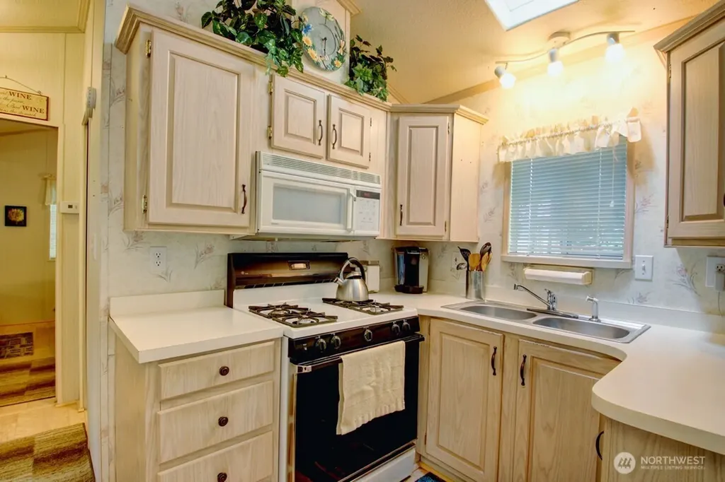42 Riverside Drive Deming WA 98244