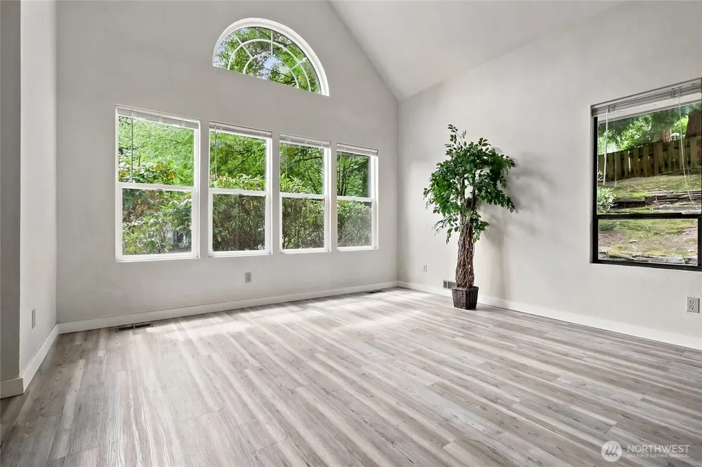 9810 116th Place NE Kirkland WA 98033