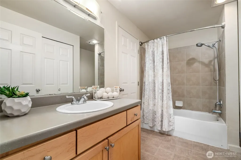 23815 12th Place S Des Moines WA 98198