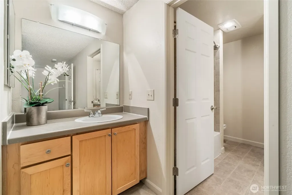 23815 12th Place S Des Moines WA 98198