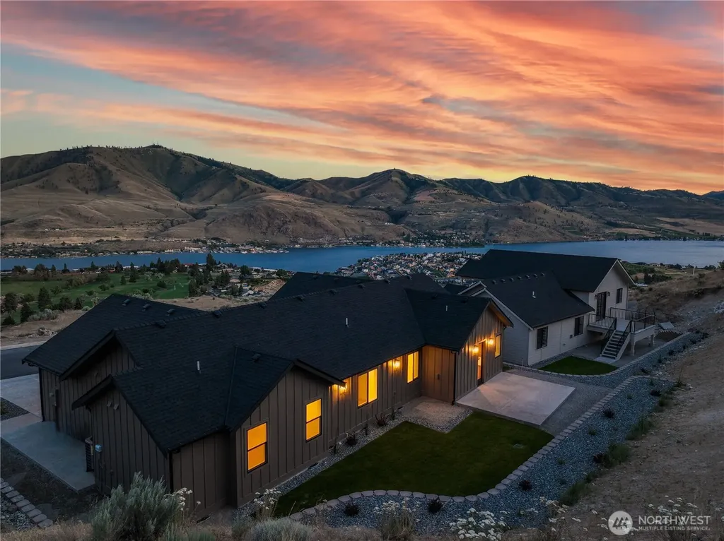 922 Long Drive Chelan WA 98816