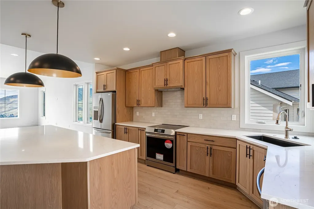 922 Long Drive Chelan WA 98816