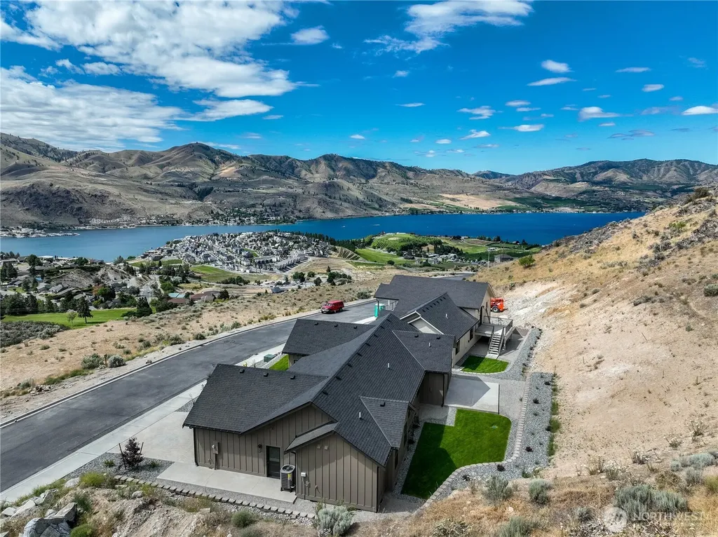 922 Long Drive Chelan WA 98816