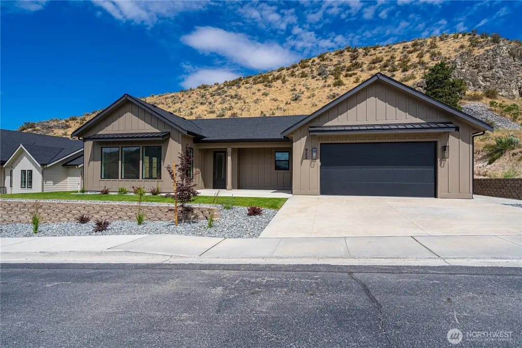 922 Long Drive Chelan WA 98816