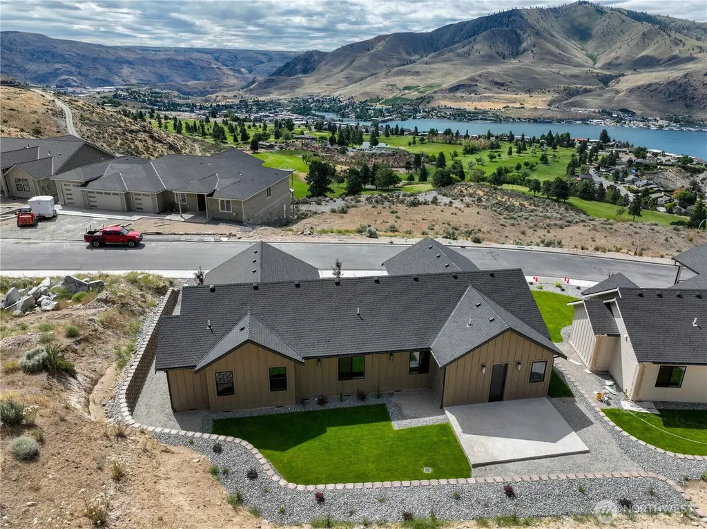 922 Long Drive Chelan WA 98816