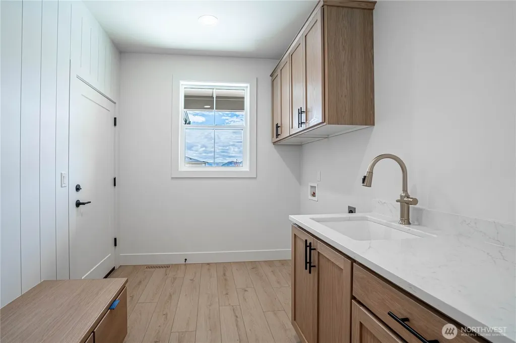922 Long Drive Chelan WA 98816