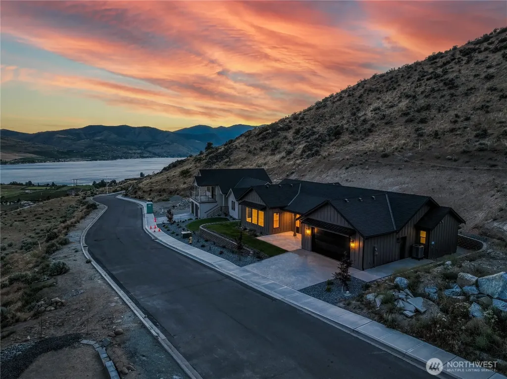 922 Long Drive Chelan WA 98816