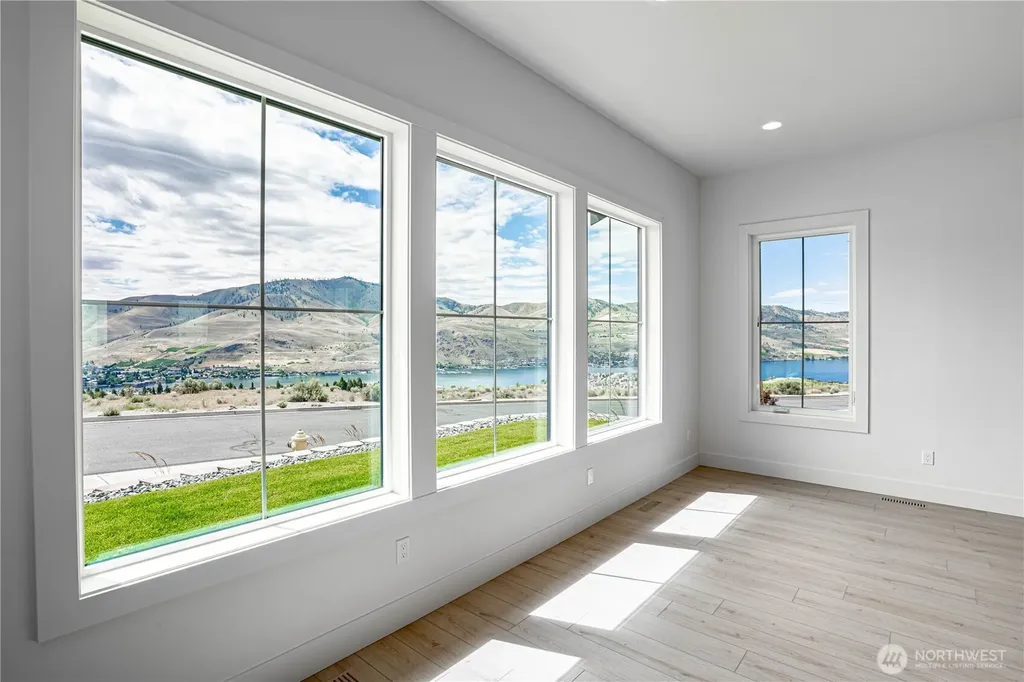 922 Long Drive Chelan WA 98816