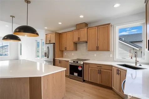 922 Long Drive Chelan WA 98816