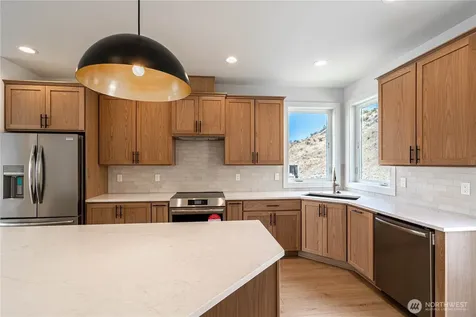 922 Long Drive Chelan WA 98816