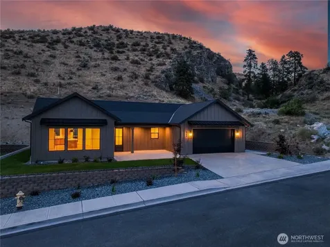 922 Long Drive Chelan WA 98816