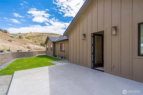 922 Long Drive Chelan WA 98816