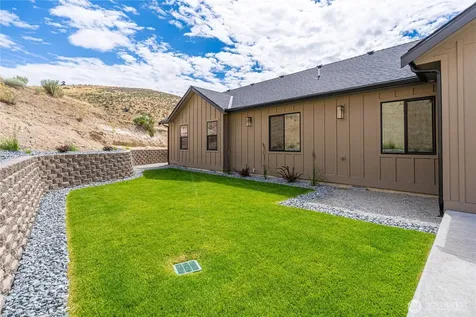 922 Long Drive Chelan WA 98816