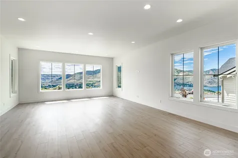 922 Long Drive Chelan WA 98816