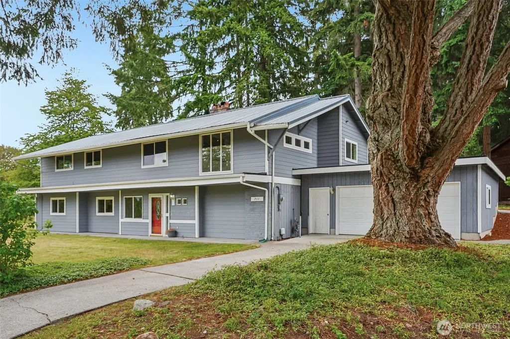 711 Galloway Street Steilacoom WA 98388