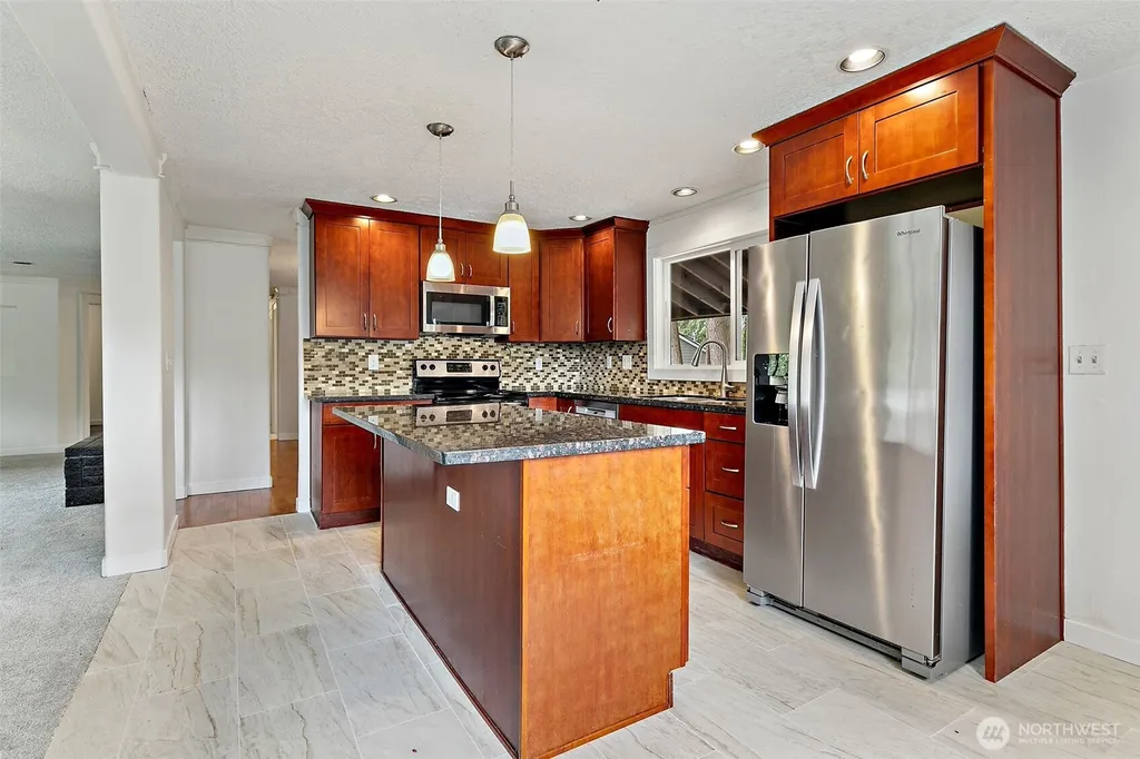 711 Galloway Street Steilacoom WA 98388