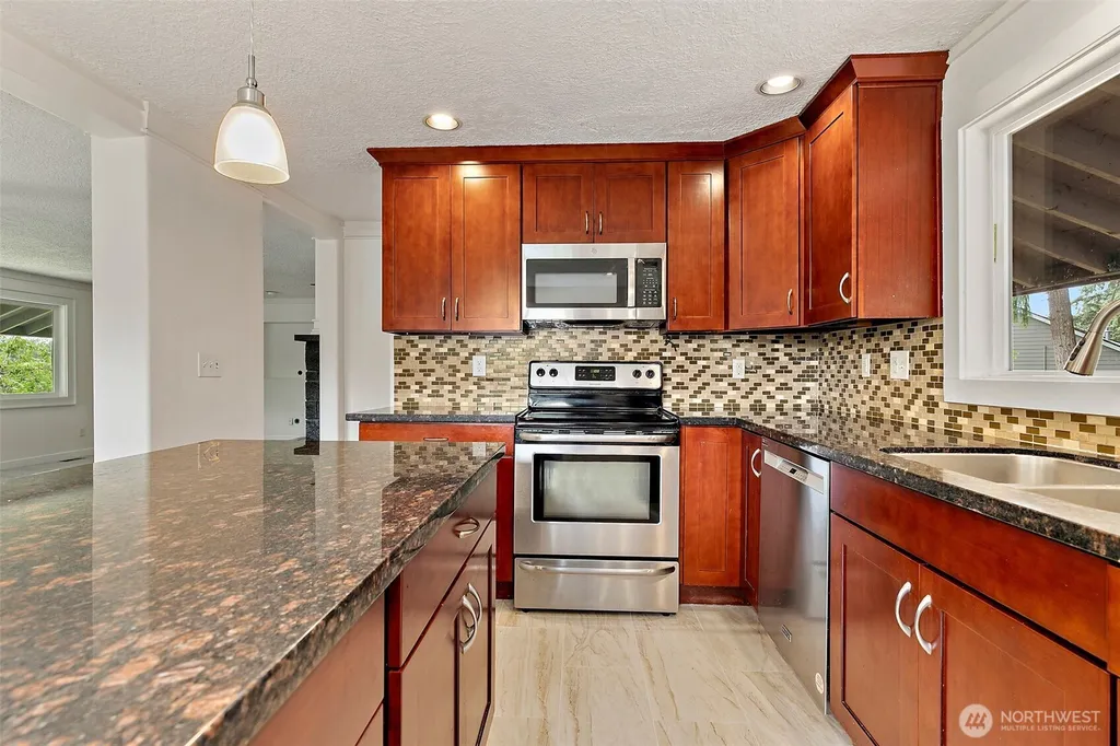 711 Galloway Street Steilacoom WA 98388