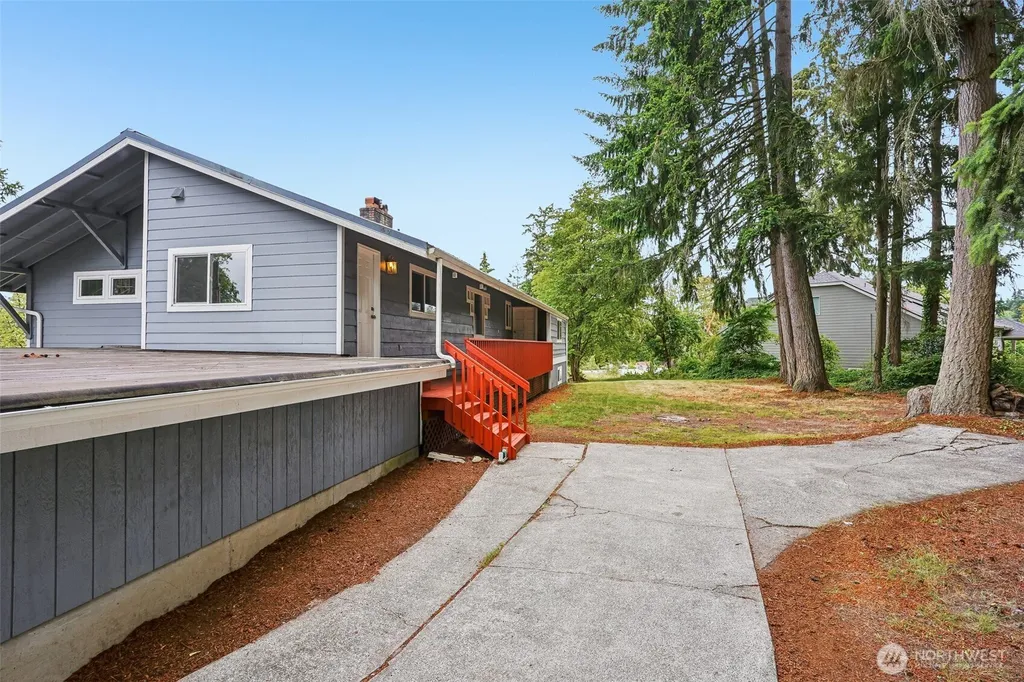711 Galloway Street Steilacoom WA 98388