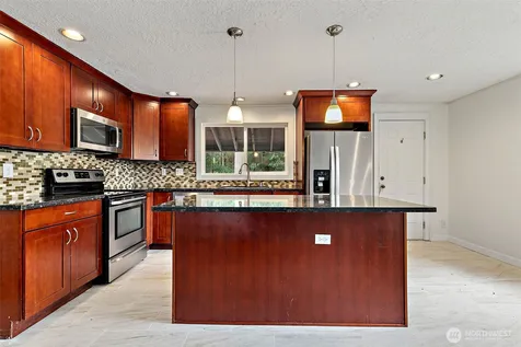 711 Galloway Street Steilacoom WA 98388