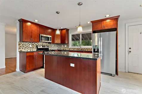 711 Galloway Street Steilacoom WA 98388