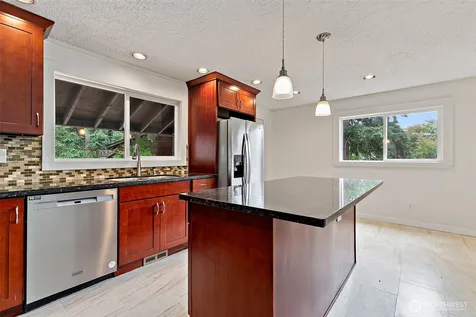 711 Galloway Street Steilacoom WA 98388