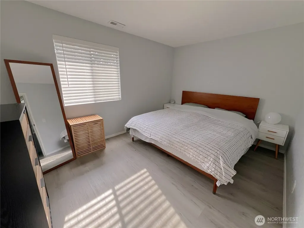 6734 112th Avenue NE Kirkland WA 98033