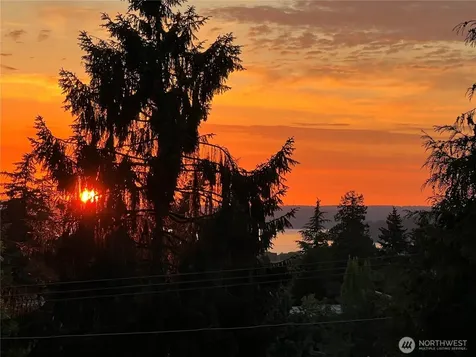 6734 112th Avenue NE Kirkland WA 98033