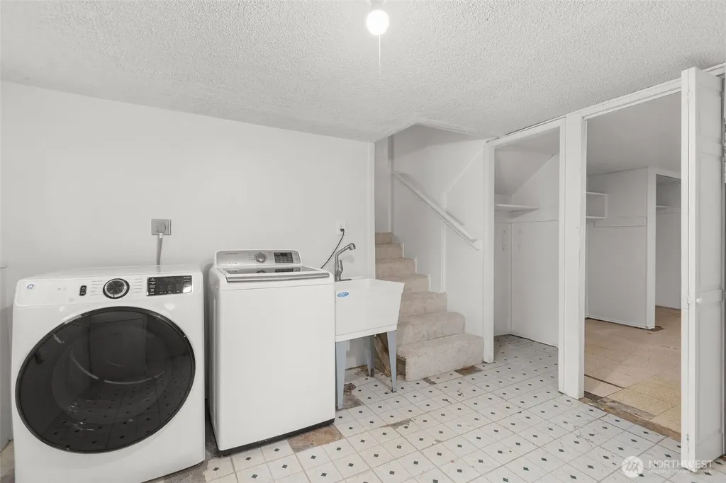 7020 S 120th Place Seattle WA 98178