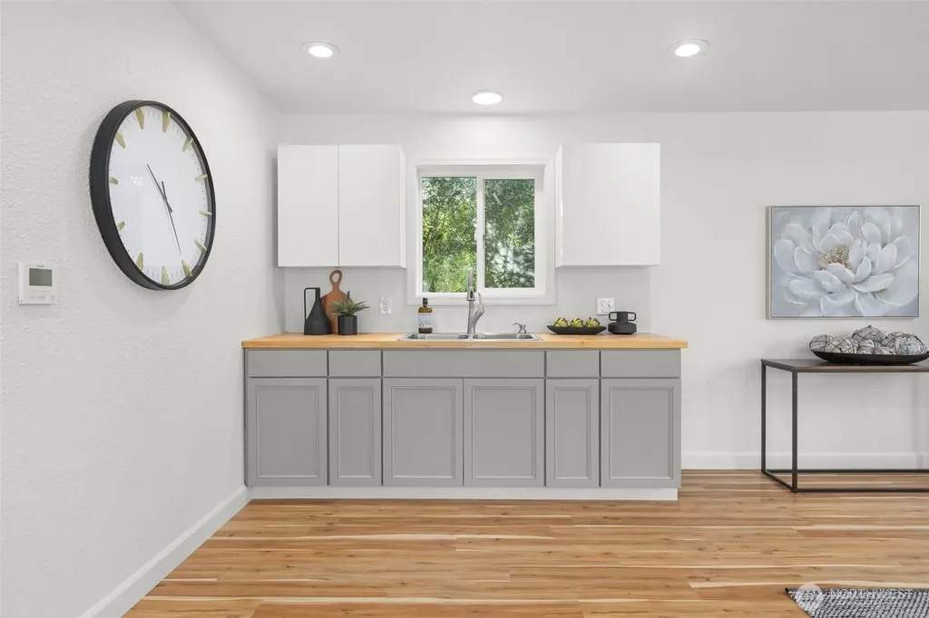 7020 S 120th Place Seattle WA 98178