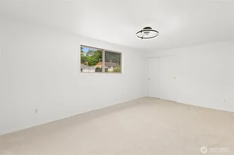 7020 S 120th Place Seattle WA 98178