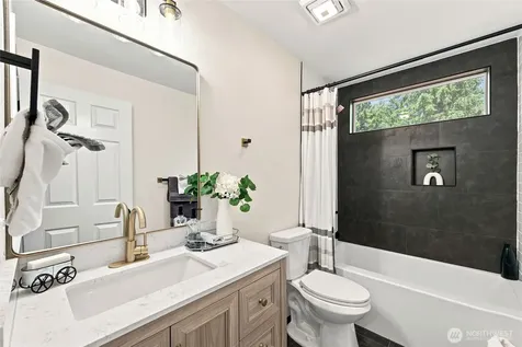 15717 97th Avenue Ct E Puyallup WA 98375