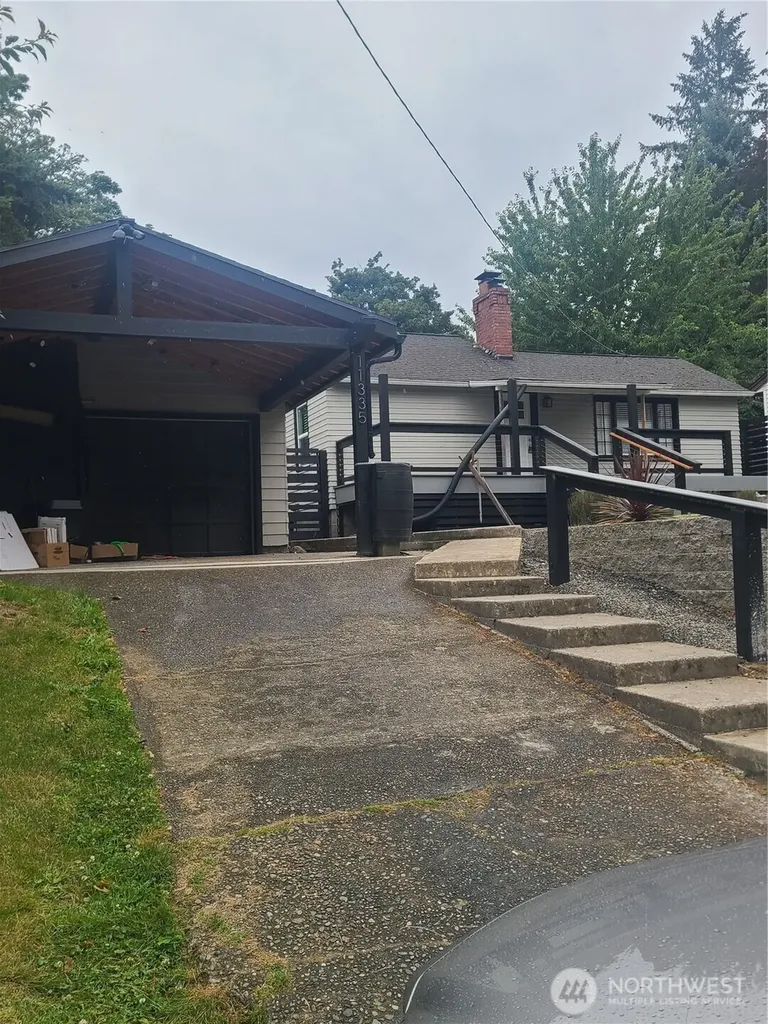 11335 Sunnyside Avenue N Seattle WA 98133